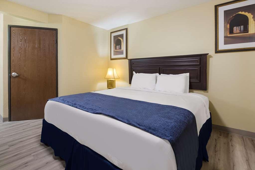Rodeway Inn Houston North Greenspoint 객실 사진