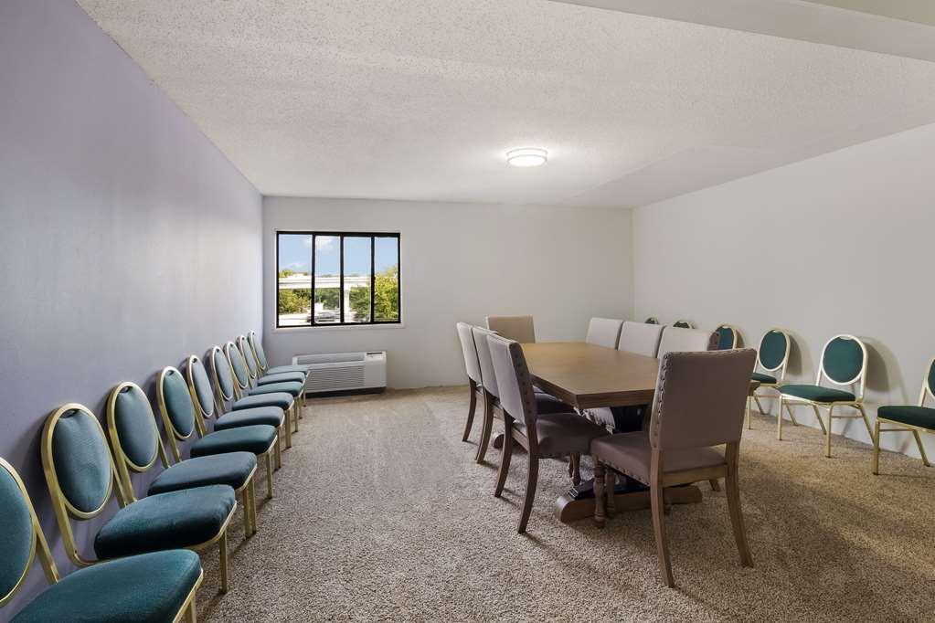 Rodeway Inn Houston North Greenspoint 시설 사진